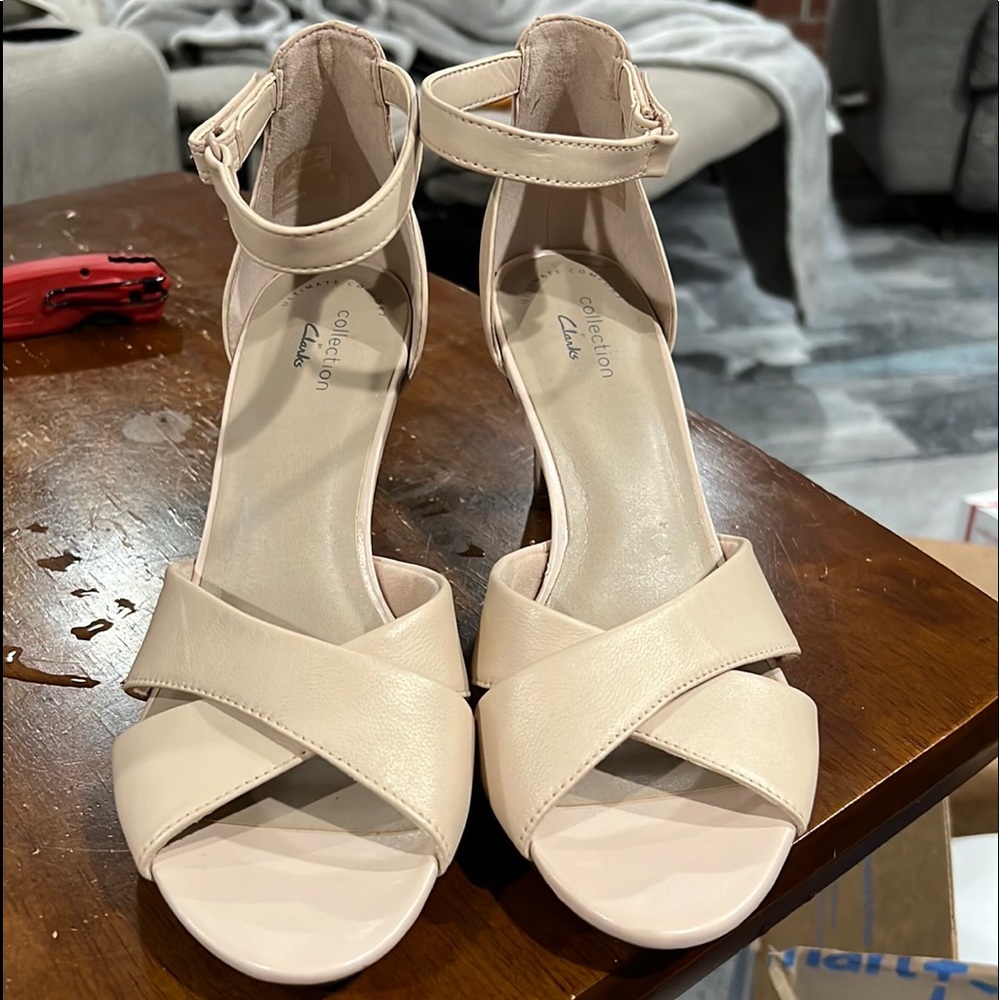 Clarks pumps